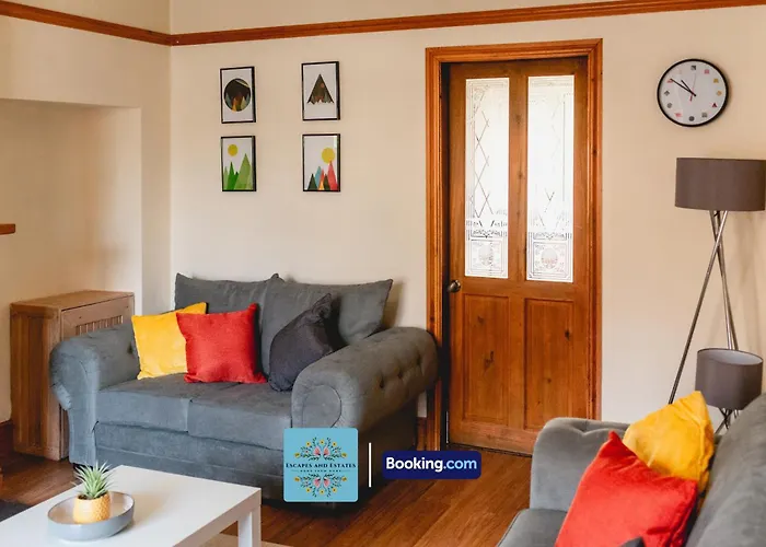 3 Bedroom House By Escape & Estates Short Lets & Serviced Accommodation Birmingham With Patio & Garden